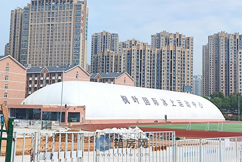 膜結構冰上運動場館